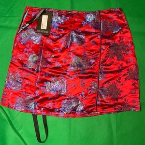 Pretty Little Thing Silk Skirt . Floral Print